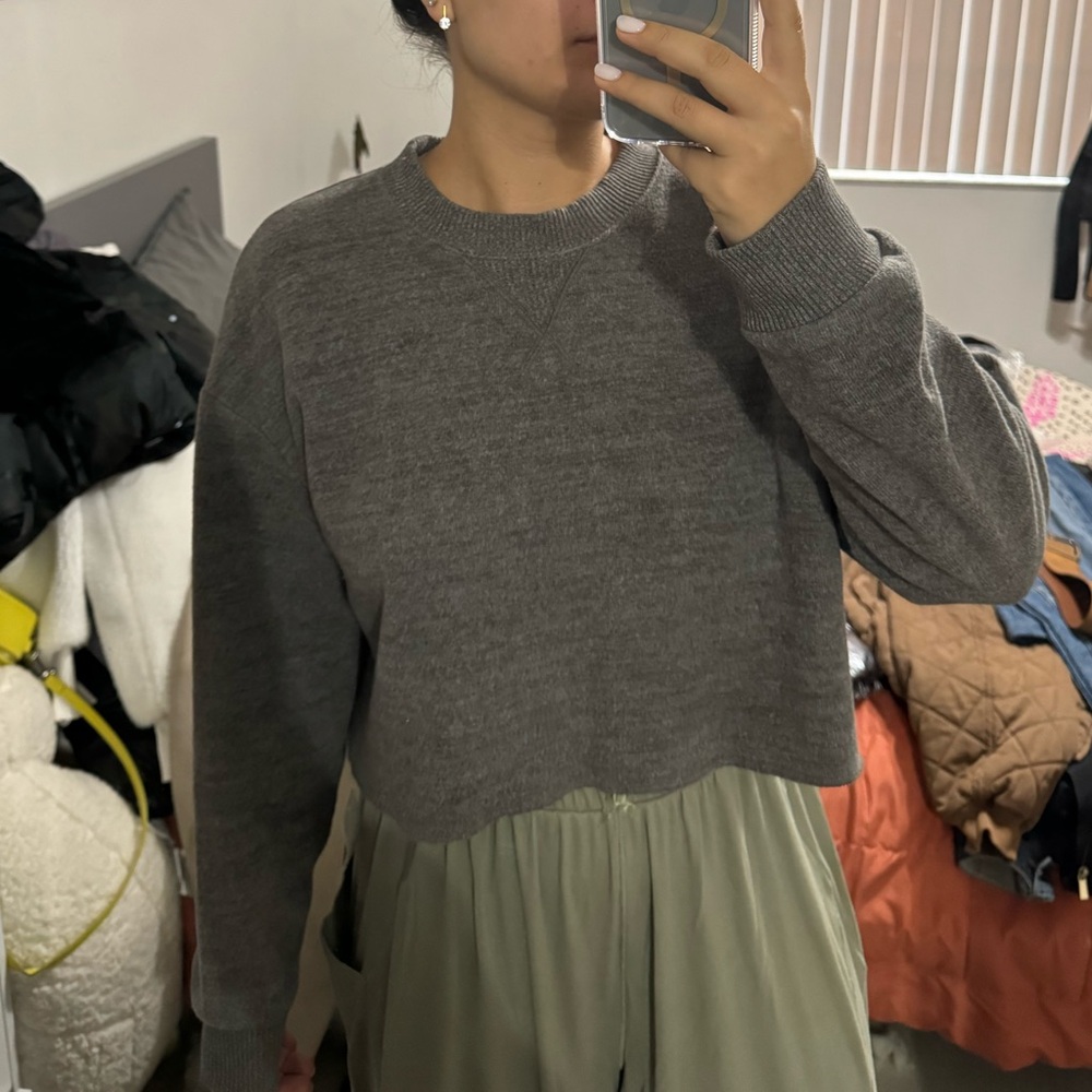 ZARA CROPPED GRAY SWEATER